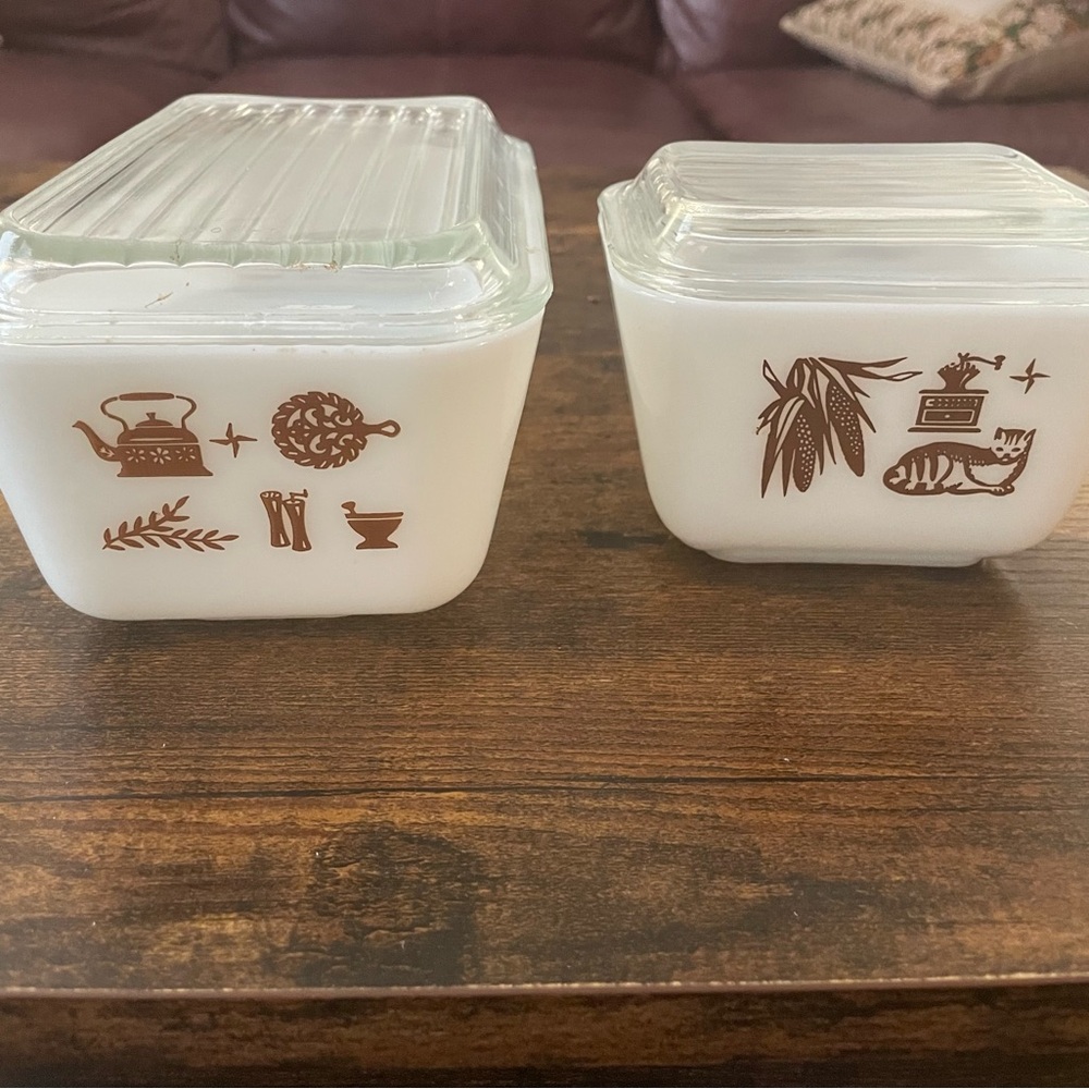 Vintage Pyrex milk glass early American